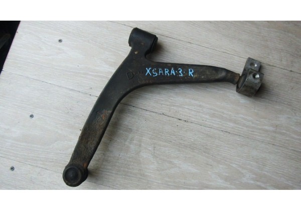 Ричаг правий незалежної підвіски колеса Citroen Berlingo, Xsara, Xsara Picasso, Peugeot Partner, 3521E9, 3521L6
